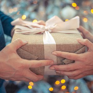 Celebrate First Anniversary by gifting Jewelry to Girlfriend